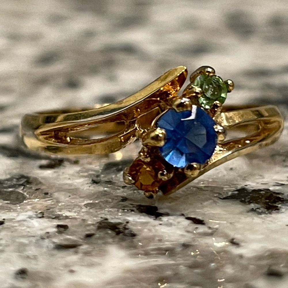 Vintage Style Gold tone 3 Stone Ring Blue Green Yellow Stones Sample Ring Sz 7 - Picture 5 of 12